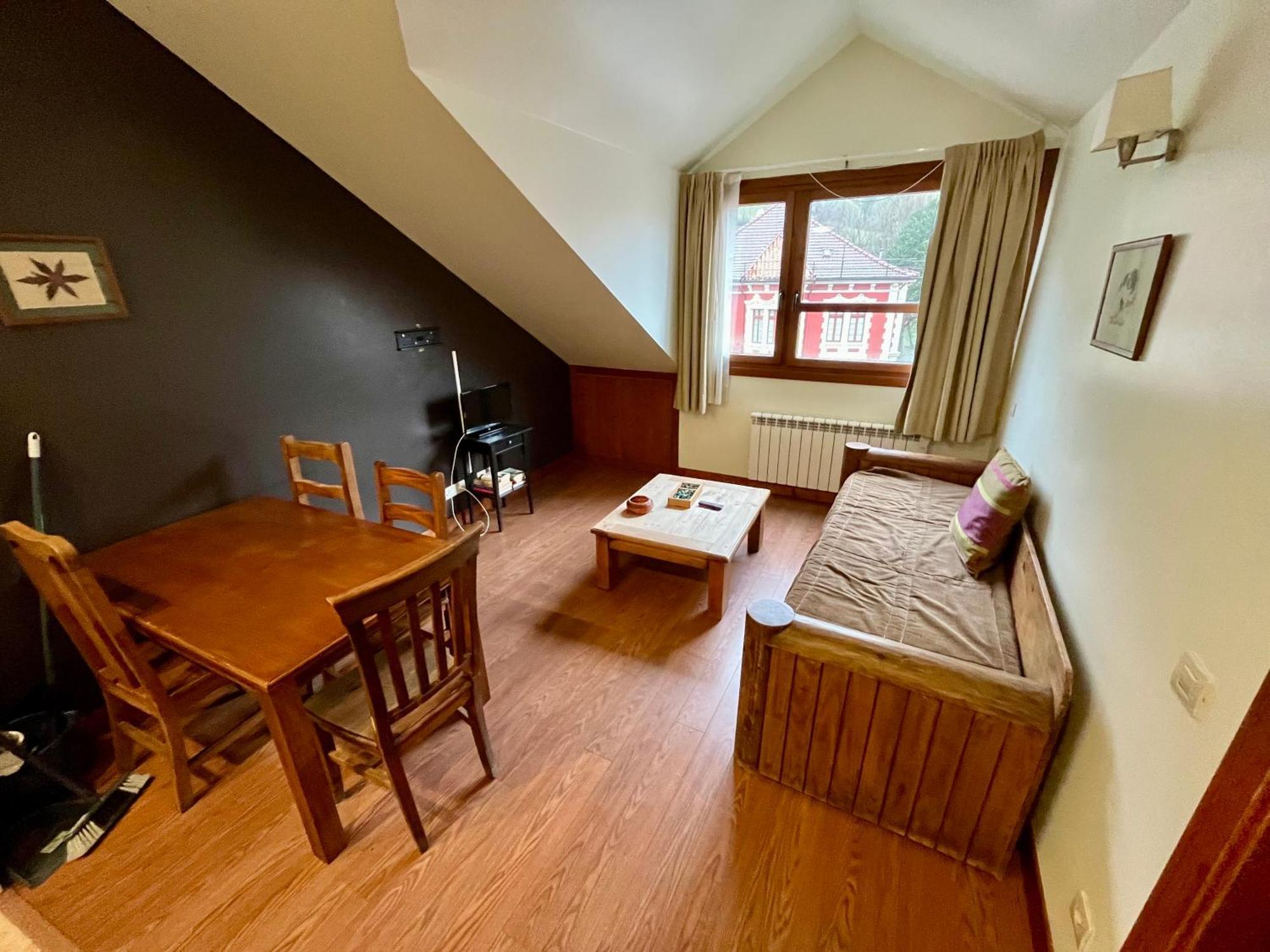 Aparthotel Lotila Flats Cuirgu Felechosa Esterno foto