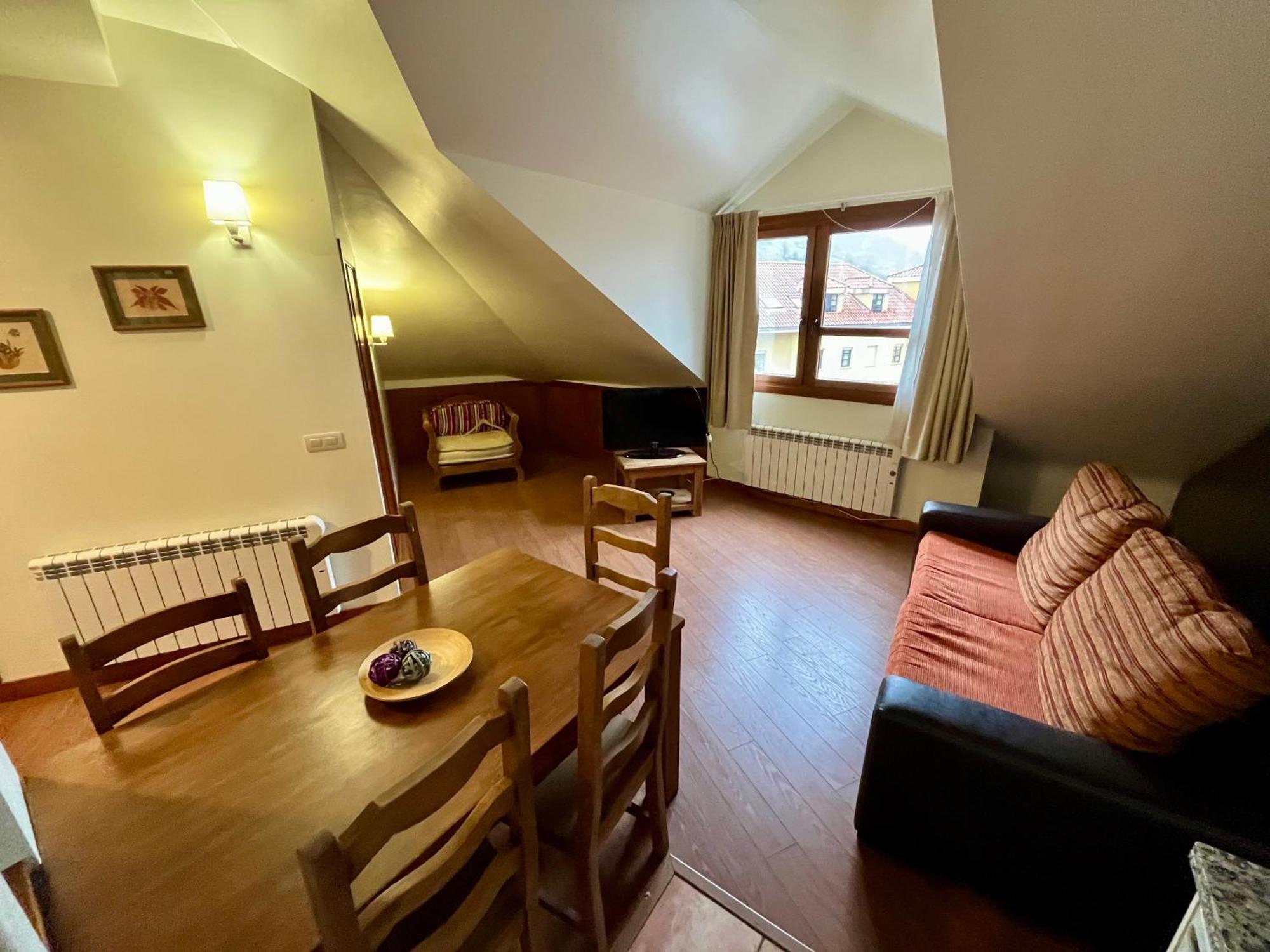 Aparthotel Lotila Flats Cuirgu Felechosa Esterno foto