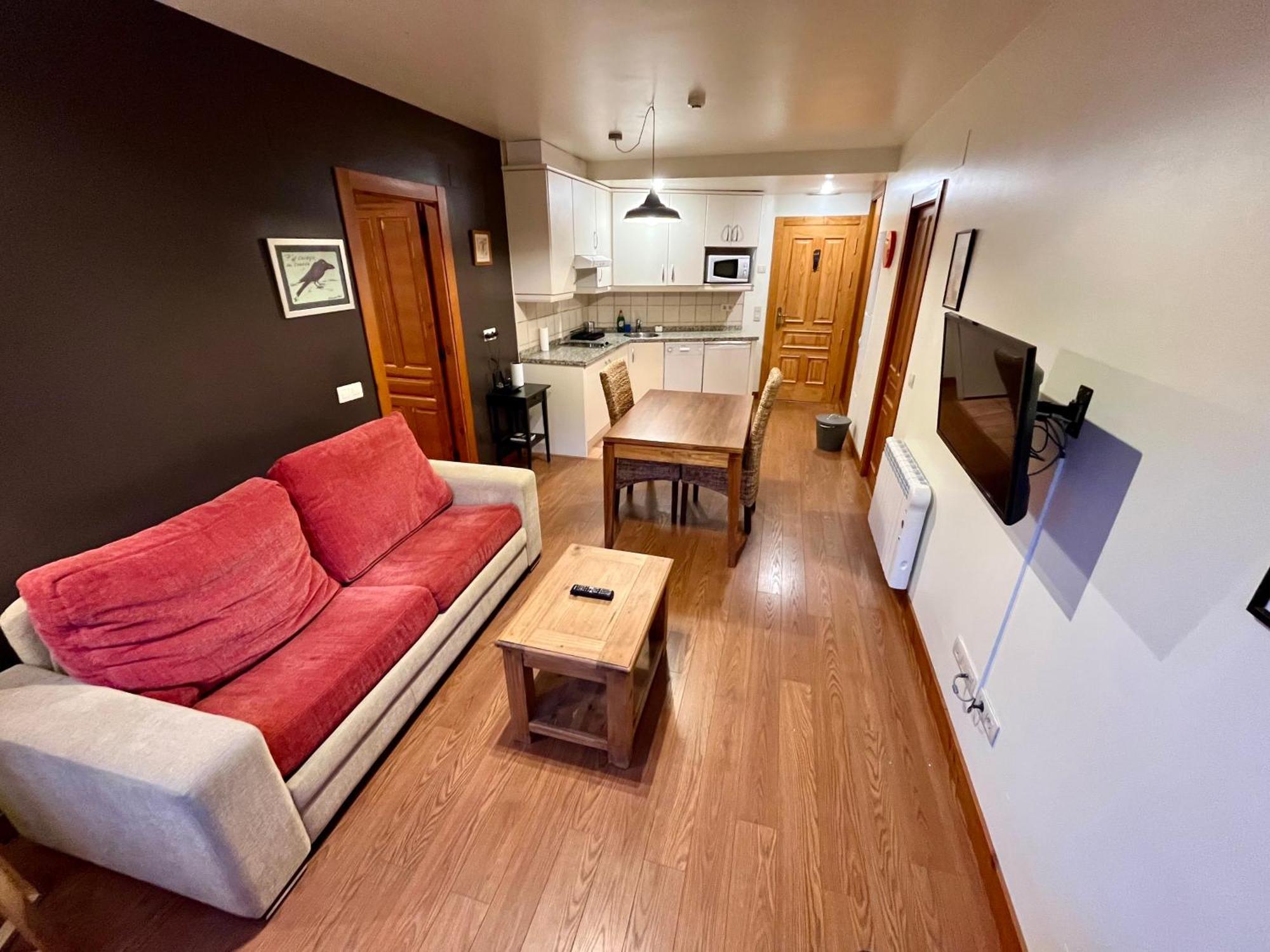 Aparthotel Lotila Flats Cuirgu Felechosa Esterno foto