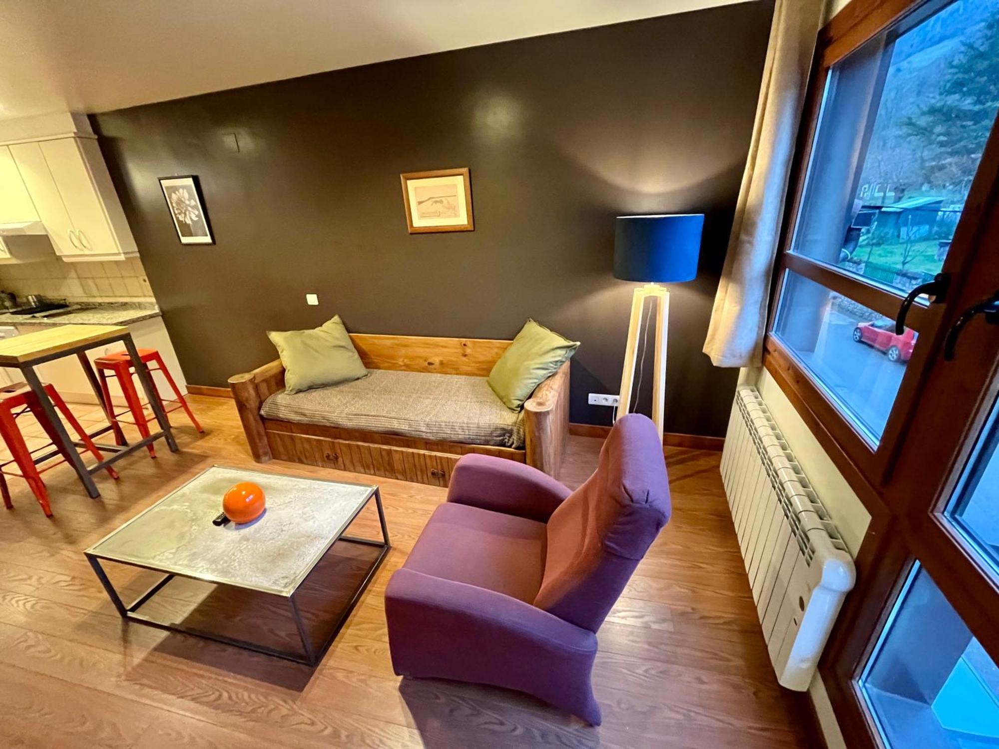 Aparthotel Lotila Flats Cuirgu Felechosa Esterno foto