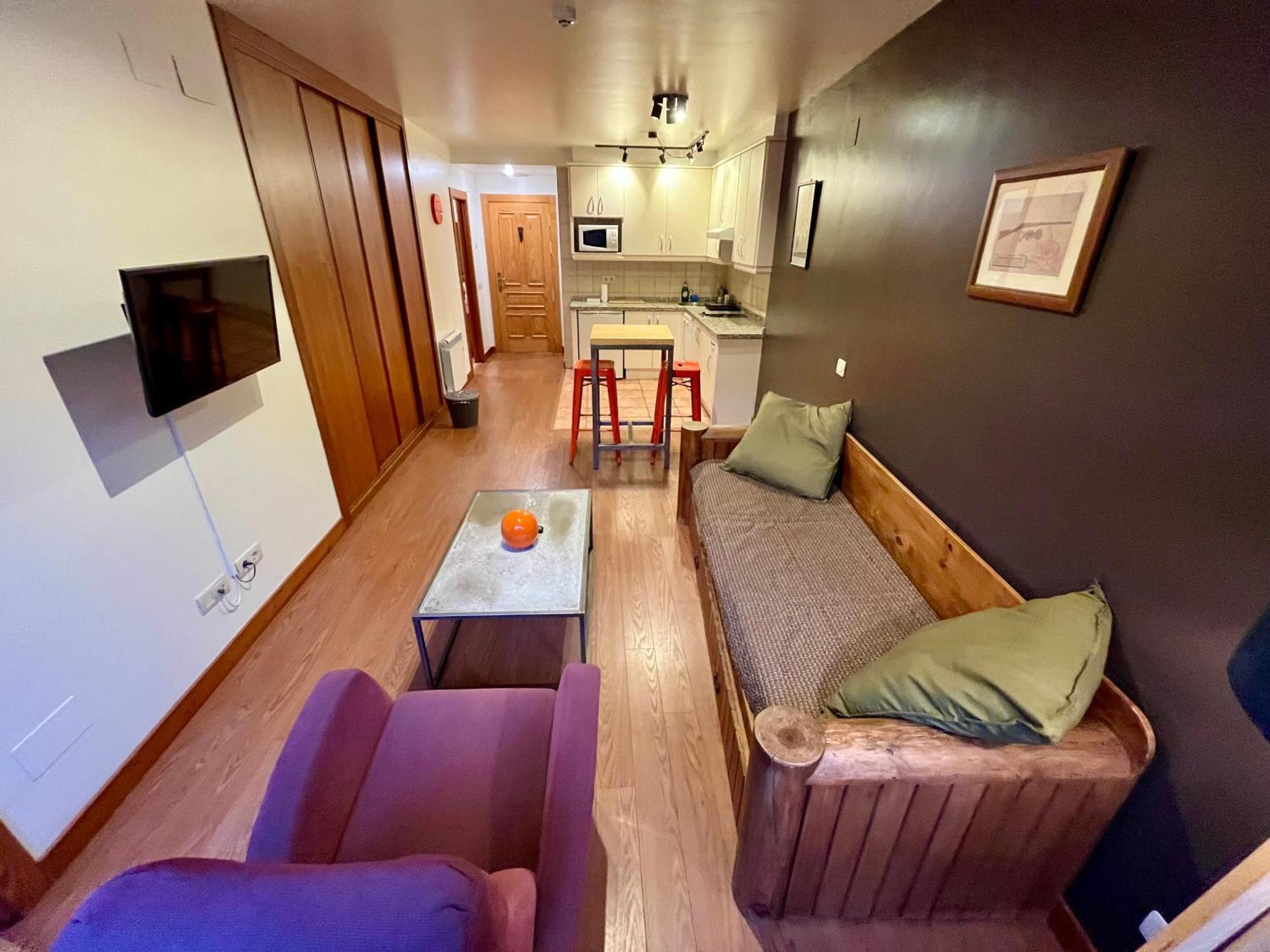 Aparthotel Lotila Flats Cuirgu Felechosa Esterno foto