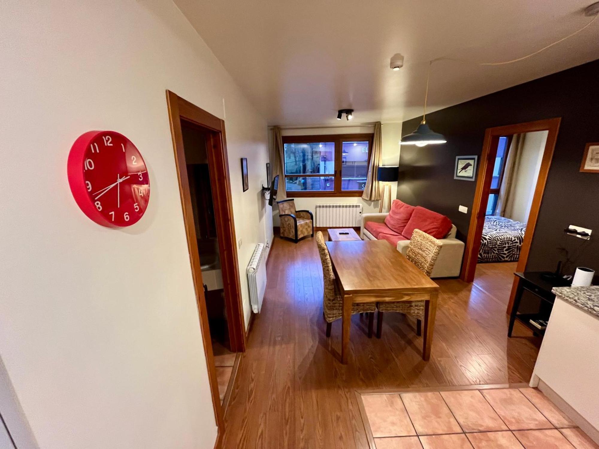 Aparthotel Lotila Flats Cuirgu Felechosa Esterno foto
