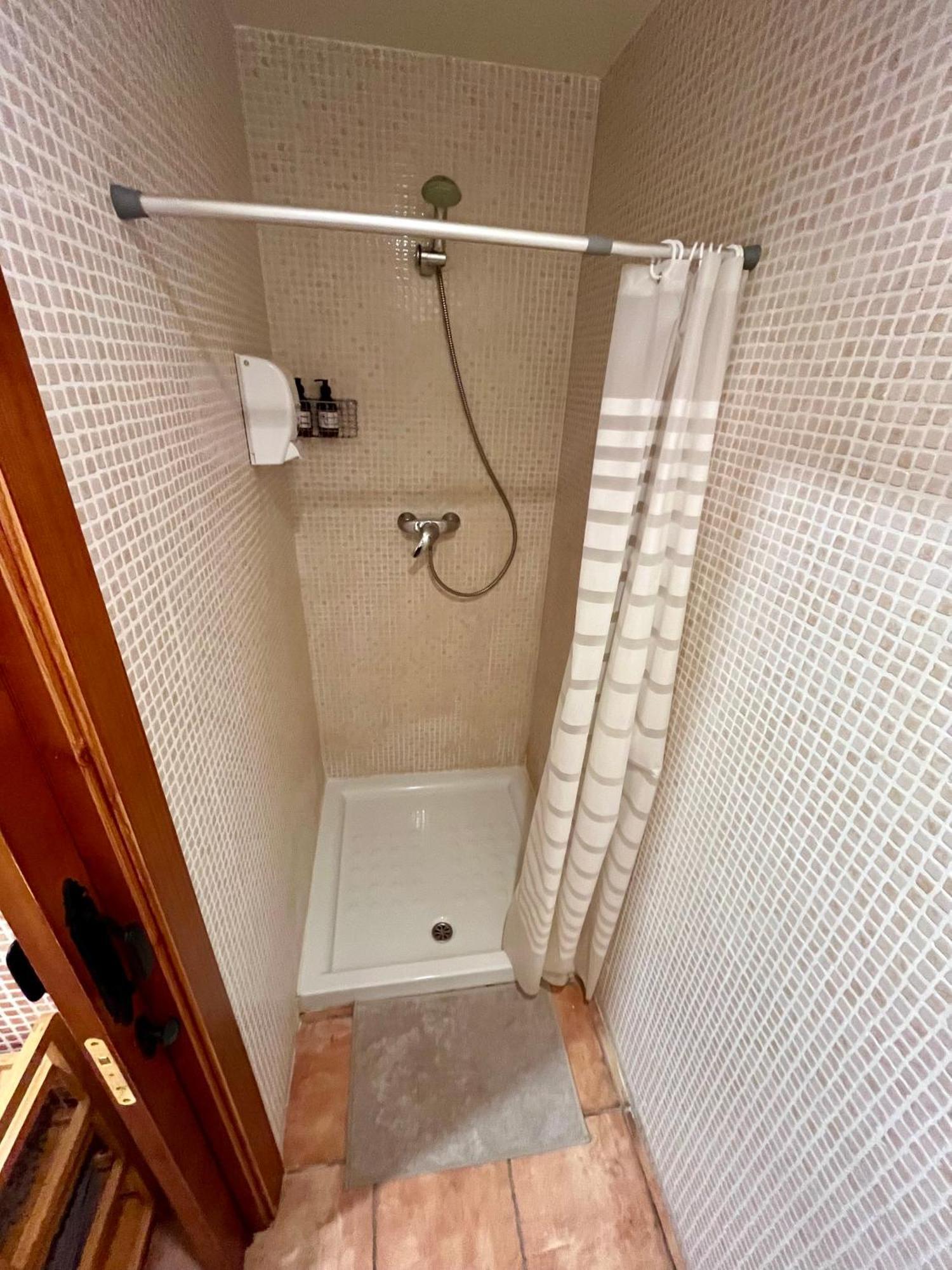 Aparthotel Lotila Flats Cuirgu Felechosa Esterno foto